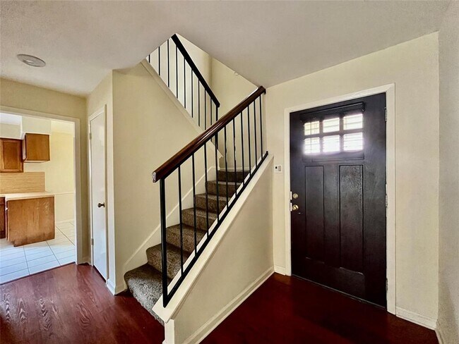 Building Photo - 3038 Sam Houston Dr