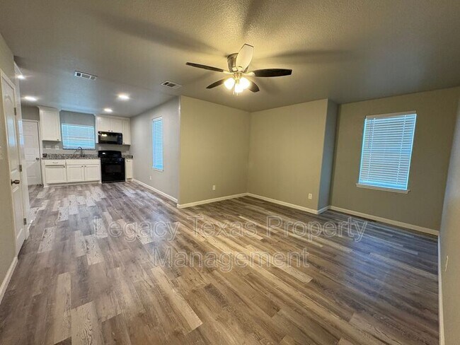 Building Photo - 101-1 Lane Ave