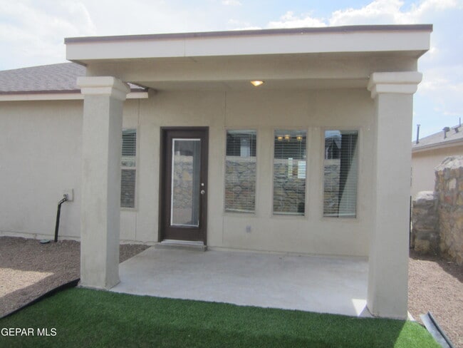 Building Photo - 323 Malta St