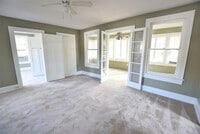 Building Photo - Bright Top-Floor 1 Bedroom in the Heart of...