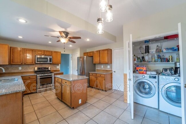 Building Photo - 13183 Oak Farm Dr