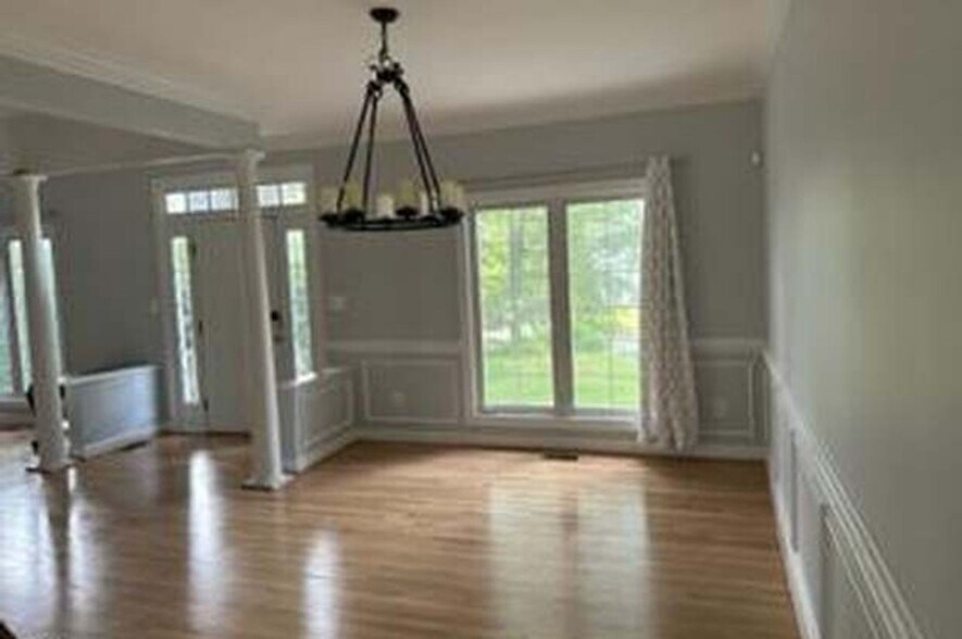 Building Photo - 3359 Roundtree Estates Ct
