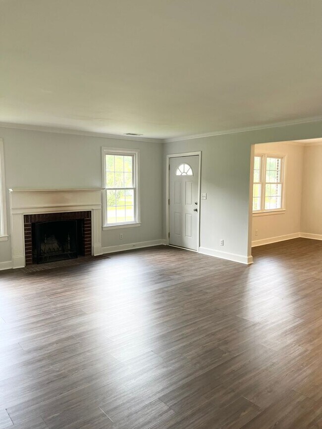 Building Photo - Charming 3 bed, 2 bath on Corner Lot in Old Pooler