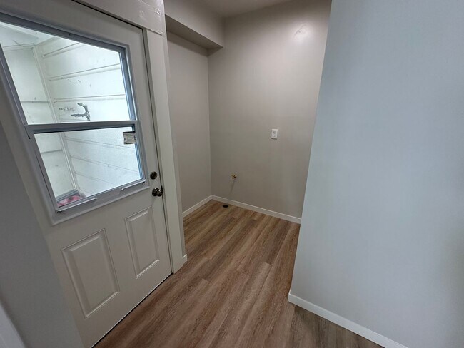 Building Photo - 3585-3587 Pierce Street (1332r)