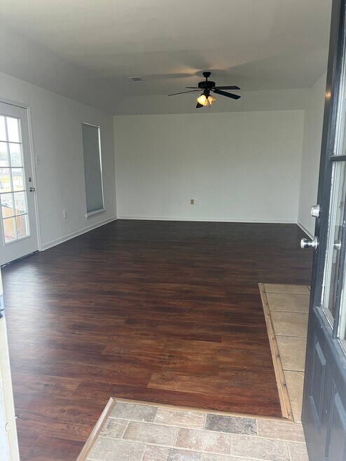 Building Photo - 15155 LA-44