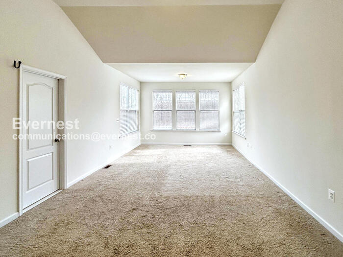 Building Photo - 43 Shepherds Hook Way