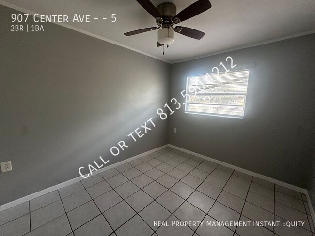 Building Photo - 907 Center Ave