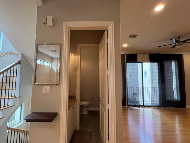Building Photo - 2314 Camden Dr