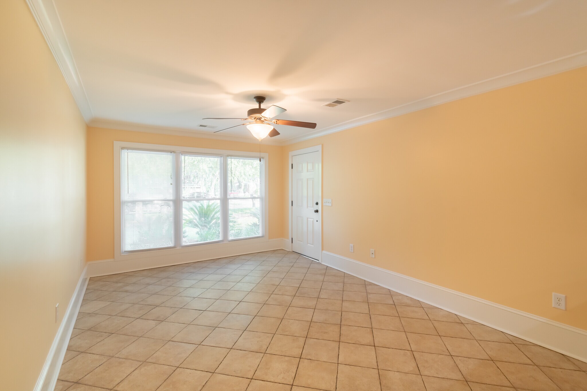 Living Room - 424 Howle Ave