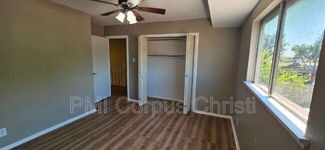 Building Photo - 1022 Delta Dr