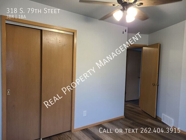 Building Photo - 318 S 79th St