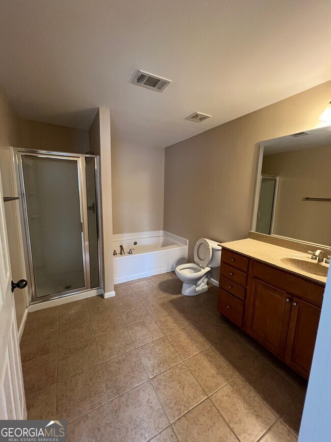 Building Photo - 1682 Northgate Mill Dr