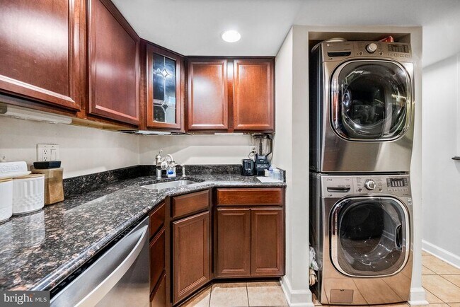 Building Photo - 1423 Northgate Square