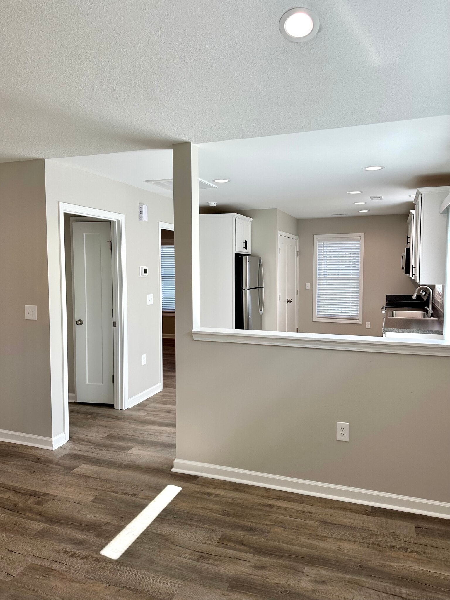 Knee wall offers an open but seperate space - 2217 Kenwood Blvd SE