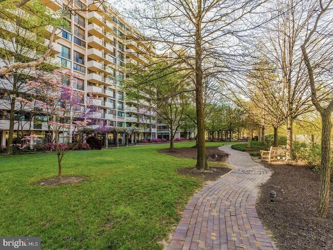 Building Photo - 4141 Henderson Rd