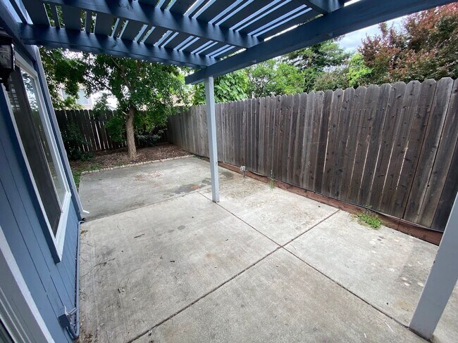 Building Photo - Charming Antelope Home - Open House Tuesday April 28th 4-4:30 PM