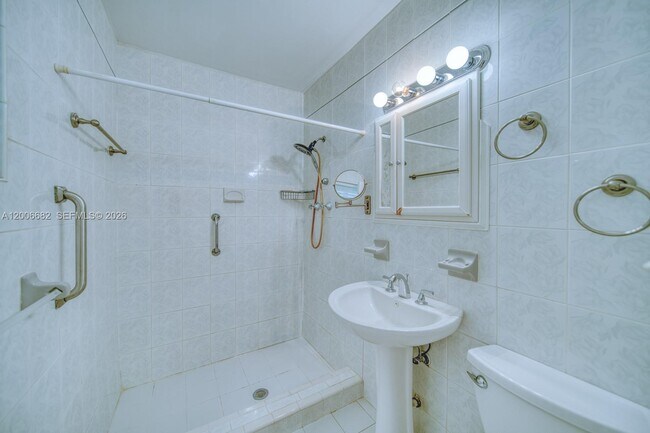 Building Photo - 1435 Blue Rd