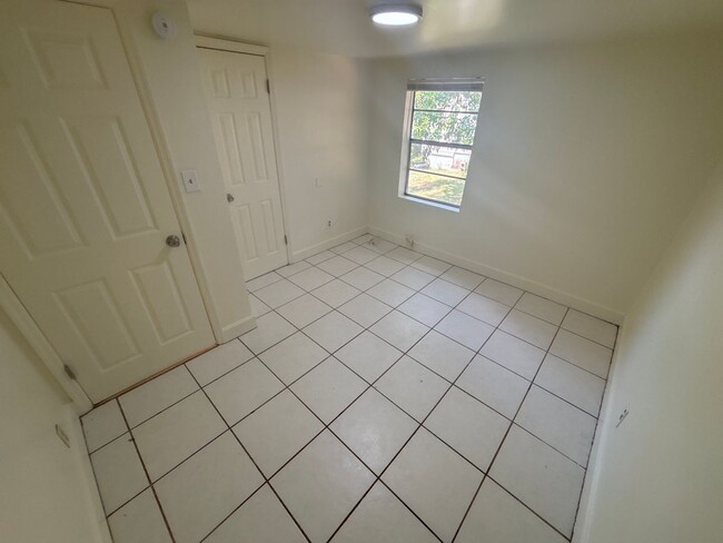 Building Photo - 3-Bed, 2-Bath Home on Lowell St in Tallahassee