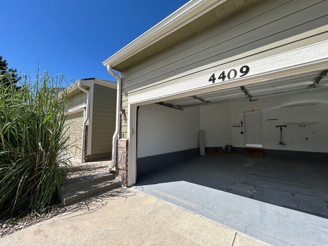 Building Photo - 4409 S Jebel Ln