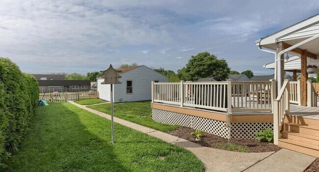 Building Photo - 1648 E Caracas Ave