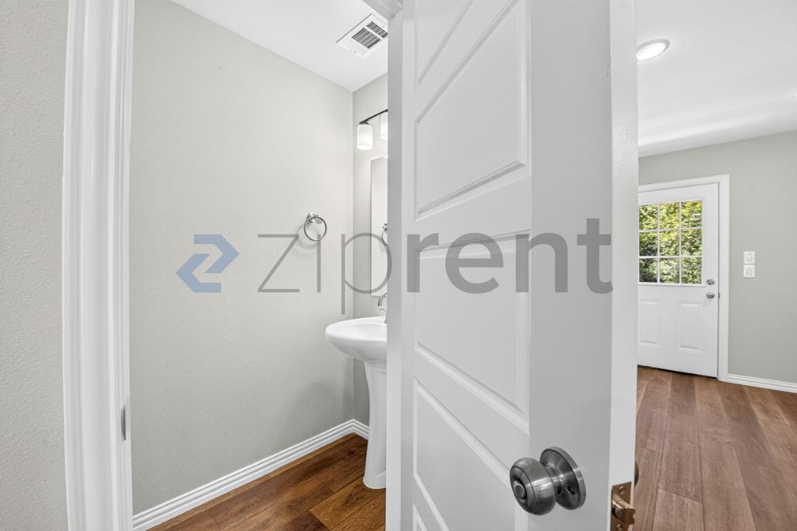 Building Photo - Unit A
