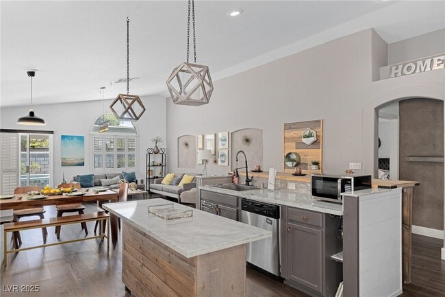 Building Photo - 3185 Castle Canyon Ave
