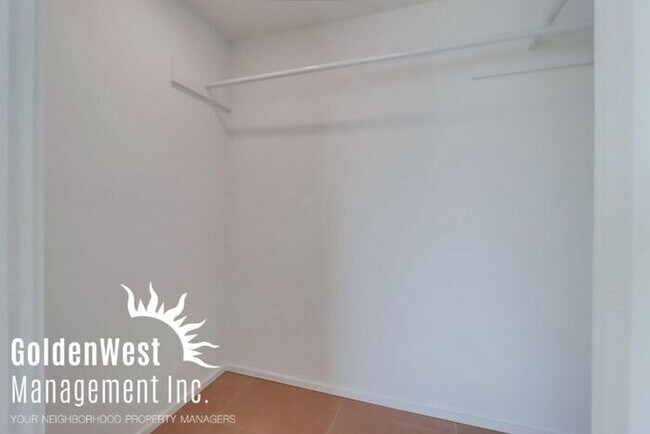 Building Photo - Completely Rebuilt Modern 1Bdm 1Ba Apartme...