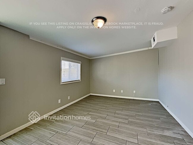 Building Photo - 3407 E Anderson Dr