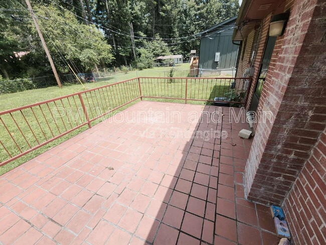 Building Photo - 317 N Hillandale Dr