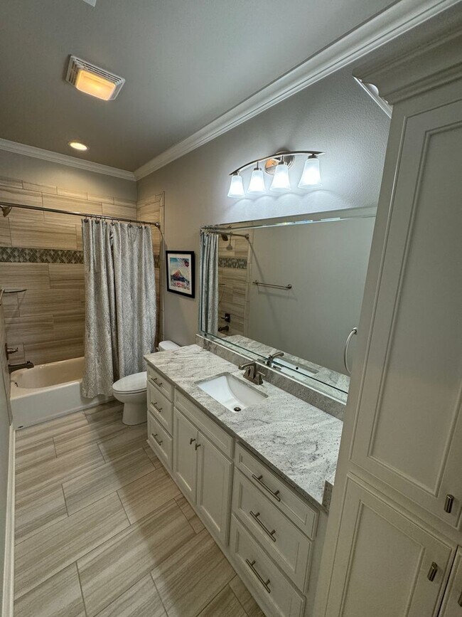 Building Photo - 629 Dumaine Dr