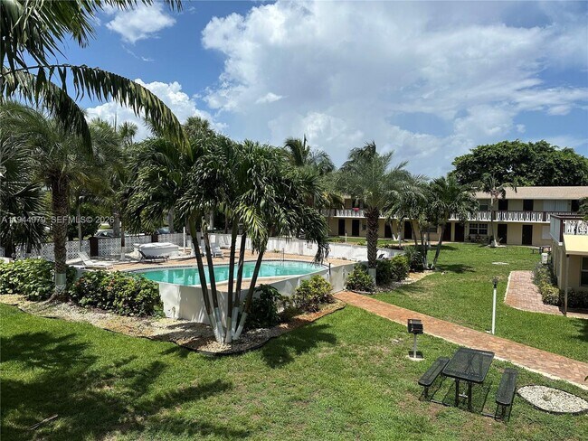 Building Photo - 2900 NE 17th Ave