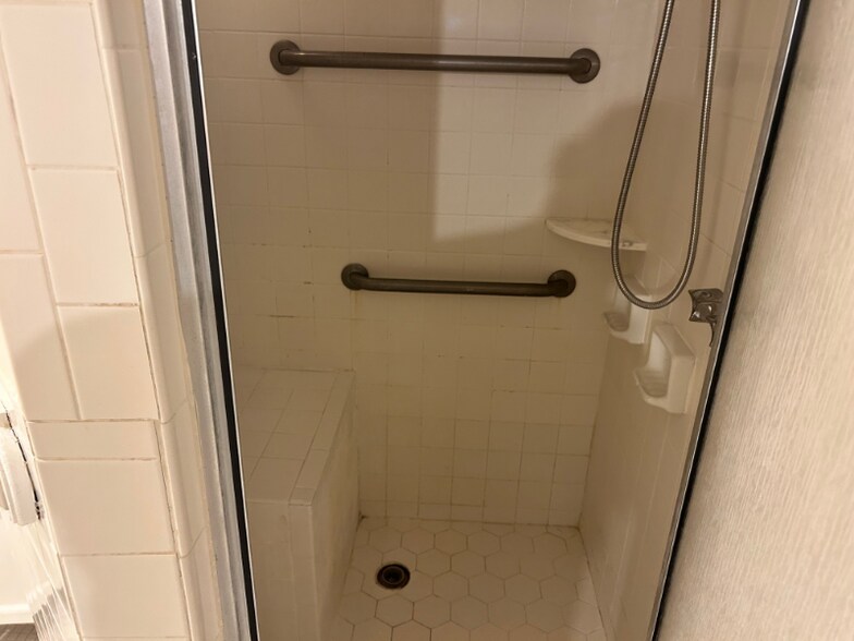 Building Photo - 2652 Merwyn Rd