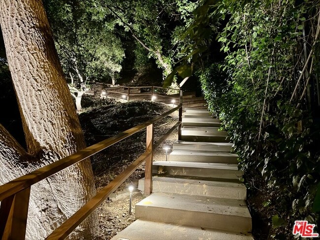 Building Photo - 8330 Lookout Mountain Ave