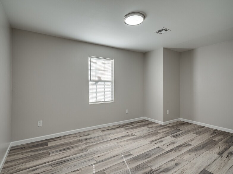 Building Photo - 2100 N Saint Luke Ave