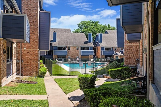 Building Photo - 2500 Burleson Rd