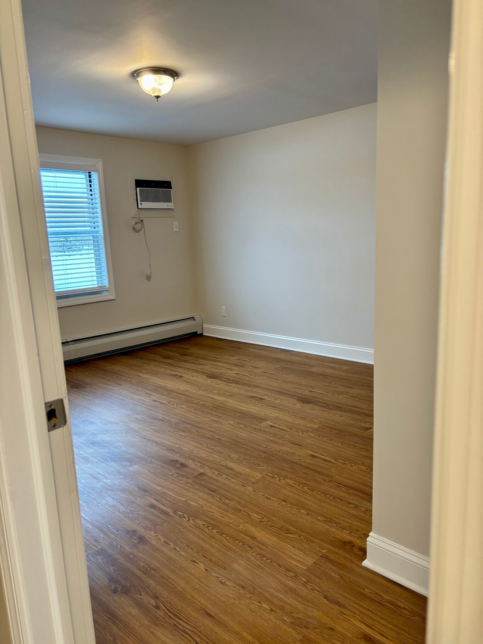 Building Photo - 6 Marwood Rd S