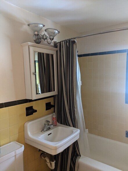 Shower in bathroom - 189 Newman St