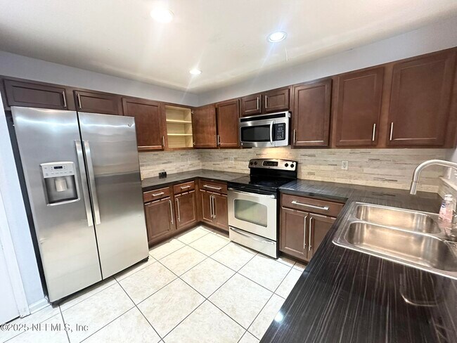 Building Photo - 6916 Ortega Woods Dr