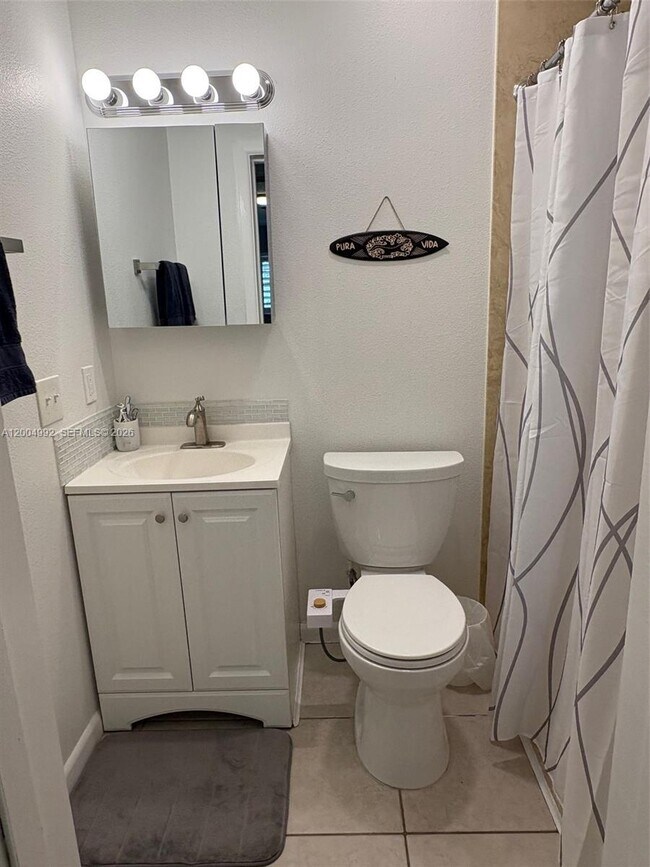 Building Photo - 333 Palm Cir