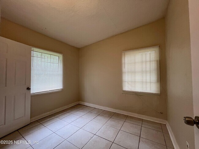 Building Photo - 5559 Verbena Rd