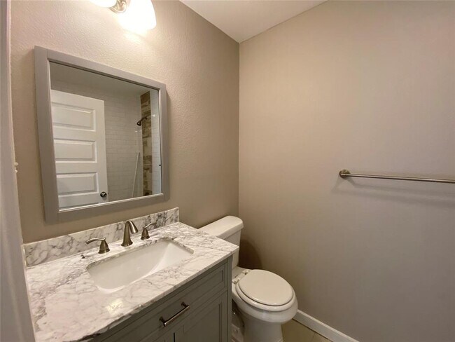 Building Photo - 6402 Auburn Dr