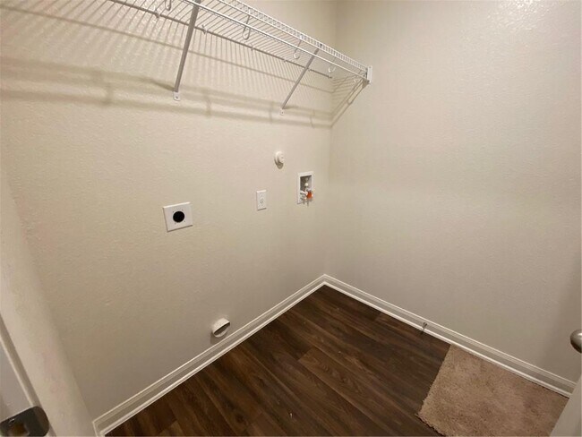 Building Photo - 401 Hyacinth Way