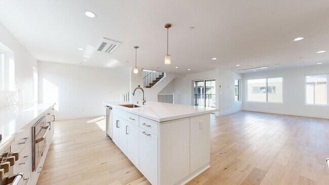 Building Photo - Beautiful Walnut Creek Townhome!