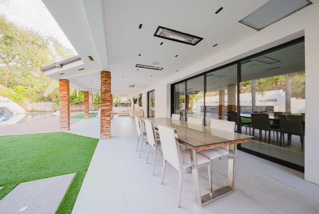 Building Photo - 25879 Chalmers Pl