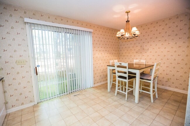 Building Photo - 2 bed, 1.5 bath Duplex in American Village Minutes to Duke University!
