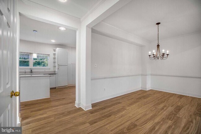 Building Photo - 43782 Brookline Terrace
