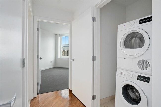 Building Photo - 1 W Exchange St