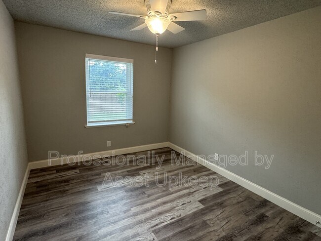 Building Photo - 1223 Dumont Dr