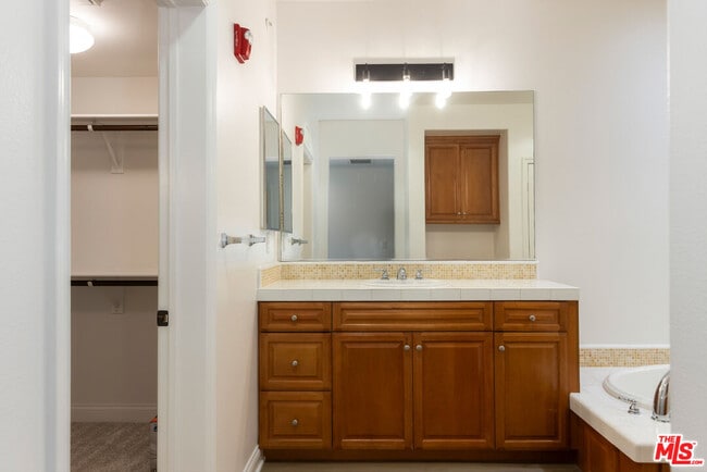 Building Photo - 12975 Agustin Pl