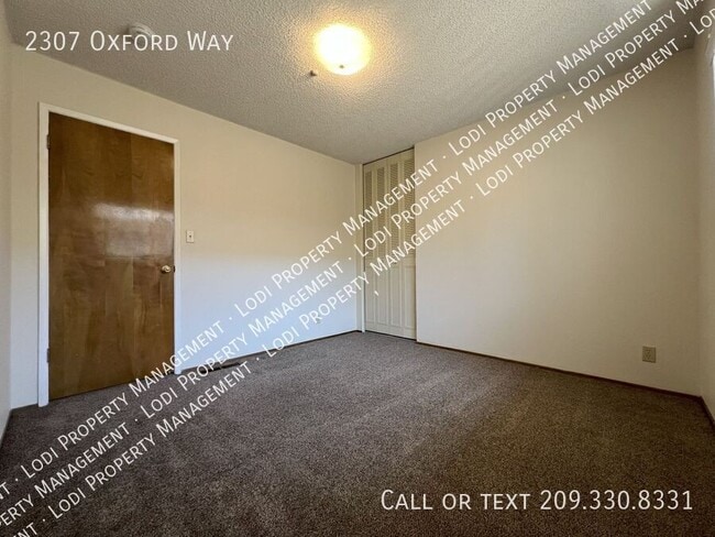 Building Photo - 2307 Oxford Way